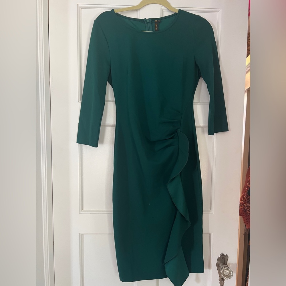 Green fitted dress